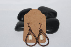 Dangling oval shaped earrings